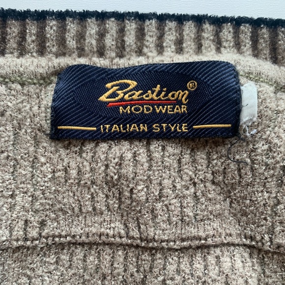 Vintage Soft Crewneck - Picture 5 of 6